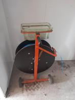 Haspel voor lind rond palleten te doen met volle rol erop, Doe-het-zelf en Bouw, Ophalen