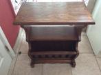 Te koop bijzettafel met ingewerkte kranten bak, 55 à 75 cm, Enlèvement ou Envoi, Comme neuf, Rectangulaire