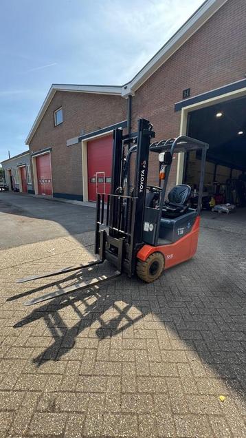 Heftruck Toyota 3BEST13 718 uur containermast accu 2025 beschikbaar voor biedingen