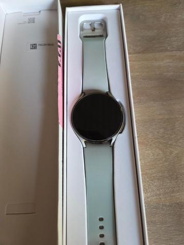  MAGNIFIQUE MONTRE CONNECTER SAMSUNG GALAXI beschikbaar voor biedingen