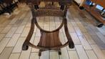 Ancien fauteuil Curulle en bois sculpté, Ophalen