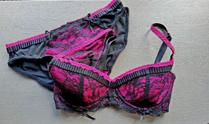 Ensemble de soutien-gorge lingerie avec dentelle et culotte, Vêtements | Femmes, Sous-vêtements & Lingerie, Ensemble, Noir, Envoi