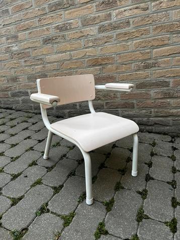 Kleuterstoeltje beschikbaar voor biedingen