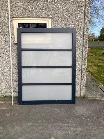 Uitschuifbare wand raam beschikbaar voor biedingen