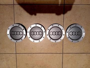 Caches moyeux jantes alliages Audi RS4