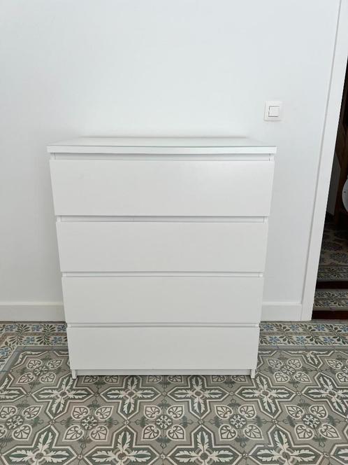 Ladekast met 4 lades en glazen bovenblad – wit, Huis en Inrichting, Kasten | Ladekasten, Gebruikt, 100 tot 150 cm, 50 tot 100 cm