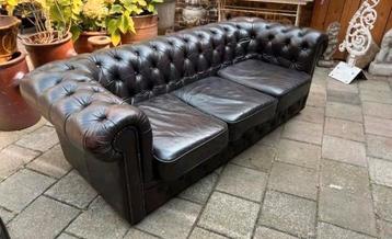 Magnifique canapé Chesterfield 3 places en cuir marron