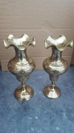 Beaux vases orientaux ciselés en cuivre, Ophalen of Verzenden, Koper