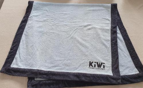 Serviette de plage Kiwi Saint Tropez bleu ciel et gris, Huis en Inrichting, Badkamer | Badtextiel en Accessoires, Nieuw, Overige typen