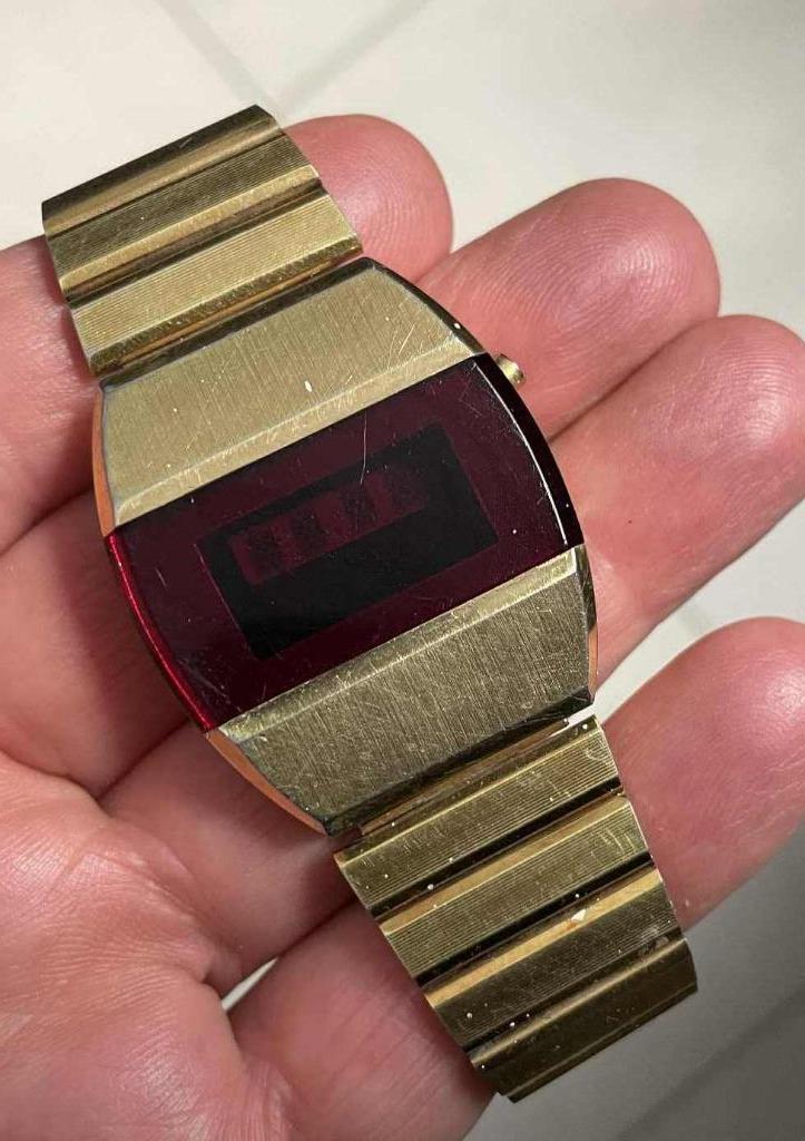 Vintage LCD rood LED-horloge werkt, Antiek en Kunst, Antiek | Klokken, Ophalen