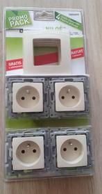 Legrand Niloé 4 stopcontacten + afdekplaten Crème, Ophalen, Nieuw, Stopcontact