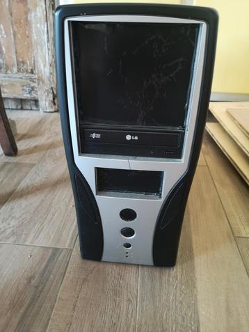 Oude computer  beschikbaar voor biedingen
