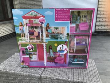 Barbiehuis met 3 poppen
