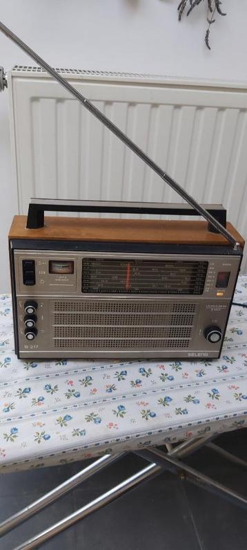 Radio vintage "Sélénia" beschikbaar voor biedingen