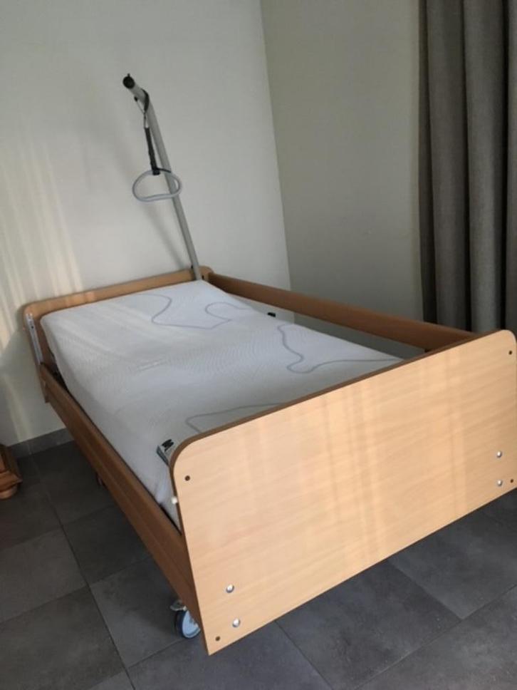 Zorgbed,  eenpersoons, electrisch.Duits fabrikaat AKS, Huis en Inrichting, Slaapkamer | Bedden, Gebruikt, Eenpersoons, 90 cm, 200 cm