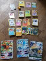 Pokemon kaarten+3 reuzenkaarten en 1pokemon poppetje, Hobby & Loisirs créatifs, Jeux de cartes à collectionner | Pokémon, Enlèvement ou Envoi