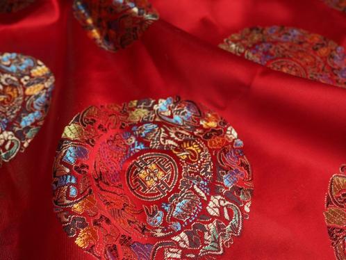 Nieuw! 6032) 118x85cm Chinese brokaat rood, Hobby en Vrije tijd, Stoffen en Lappen, Nieuw, Polyester, 120 cm of meer, 30 tot 200 cm
