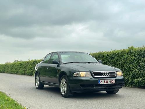 Audi A4 1.8 oldtimer 02/1995, Auto's, Audi, Particulier, A4, Benzine, Berline, 4 deurs, Handgeschakeld, Groen, Grijs, Stof, Voorwielaandrijving