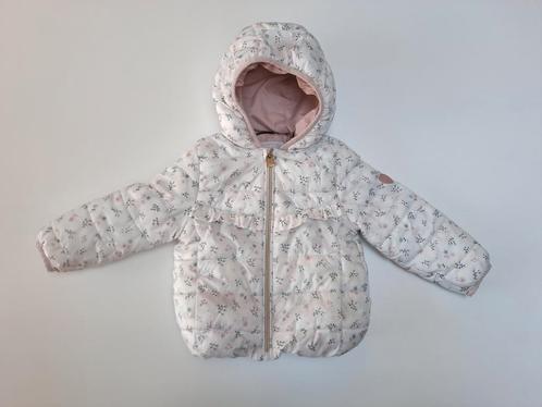 Mt 92 Wit gewatteerd jasje met bloemen en ruches, Kinderen en Baby's, Kinderkleding | Maat 92, Zo goed als nieuw, Meisje, Jas