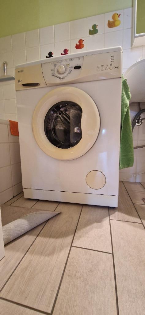 A SAISIR - MAchine à laver Whirlpool Classe AA, Elektronische apparatuur, Wasmachines, Gebruikt, 1200 tot 1600 toeren, Energieklasse A of zuiniger