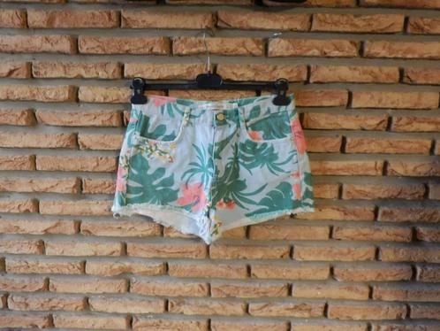 (31)- short femme t.36 jeans vert - zara -, Kleding | Dames, Broeken en Pantalons, Zo goed als nieuw, Maat 36 (S), Groen, Kort