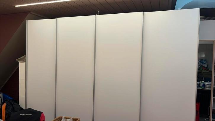 Kleer kast  /geen schade /wit / binnen hout kleur, Huis en Inrichting, Kasten | Kleerkasten, Zo goed als nieuw, 200 cm of meer