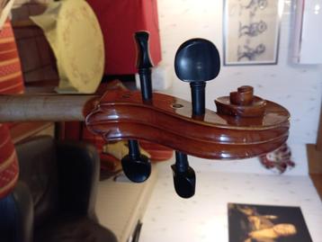 Cello  beschikbaar voor biedingen