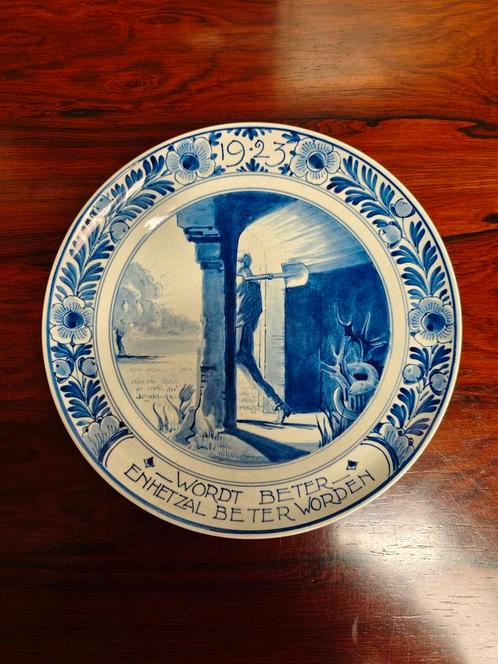 Zeldzame Royal Delft Plaat 1923 - 'Het Wordt Beter', Antiek en Kunst, Antiek | Wandborden en Tegels, Ophalen of Verzenden
