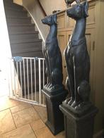 zwarte stel windhonden op zuil sokkel whippet greyhound hond, Tuin en Terras, Tuinbeelden, Ophalen, Nieuw, Beton
