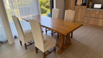Masieve houten tafel + 6 stoelen beschikbaar voor biedingen