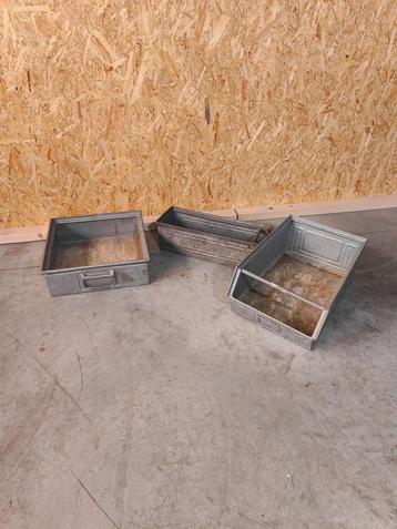 Bacs empilables industriels (1960-1980), Keukies Shop, Enlèvement ou Envoi, Warandestraat 51, Nazareth, Info@keukiesshop.com