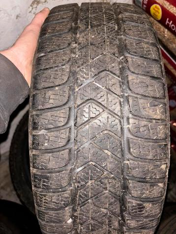 205/40r18 pirelli  disponible aux enchères