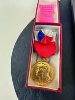 médaille travail, Postzegels en Munten, Penningen en Medailles, Ophalen of Verzenden