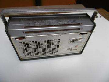 RADIO VINTAGE DE COLLECTION SIERRA1960 FM EN FONCT.PARFAIT beschikbaar voor biedingen