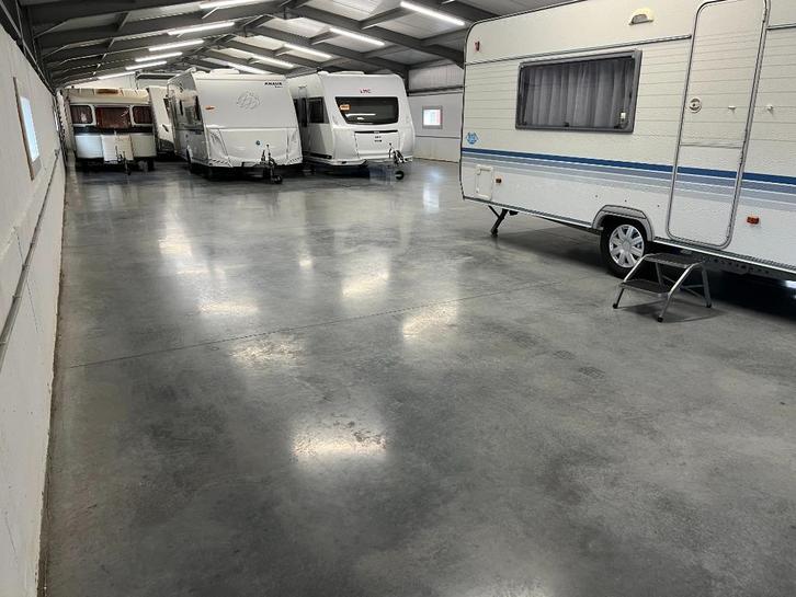 Hivernage caravan, Caravanes & Camping, Caravanes, Entreprise, Plus de 6, 750 - 1000 kg, Siège de train, Hobby, 8 mètres et plus