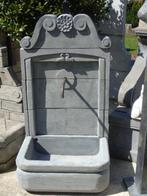 Wandfontein met waterstraal en blauwe stenen wasbak, Ophalen, Nieuw, Hardsteen, Fontein