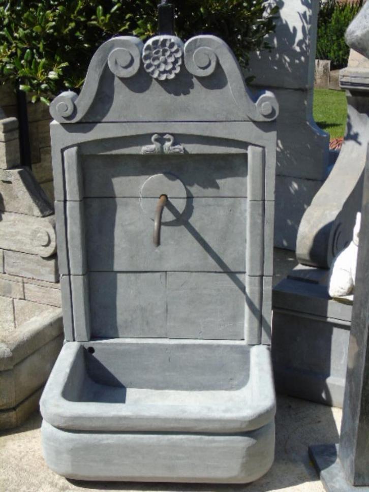 Wandfontein met waterstraal en blauwe stenen wasbak, Tuin en Terras, Waterpartijen en Fonteinen, Nieuw, Fontein, Hardsteen, Ophalen