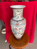 Vase rose de la famille chinoise peint à la main, Antiquités & Art, Antiquités | Vases, Enlèvement ou Envoi