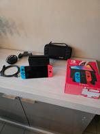 Nintendo switch OLED + hoesje, Games en Spelcomputers, Ophalen of Verzenden, Switch OLED