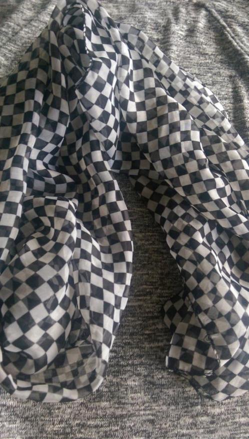 x Nieuw luchtig zwart-wit sjaaltje, Kleding | Dames, Mutsen, Sjaals en Handschoenen, Nieuw, Sjaal, Ophalen of Verzenden