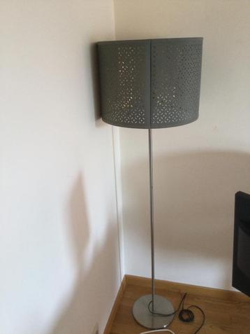 IKEA NYMÖ Lampadaire vert olive + SKAFTET pied nickelé beschikbaar voor biedingen