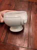 24 bols à soupe, Enlèvement