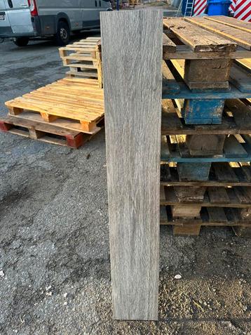 27,5 m² keramische houtlook tegels 20x120 cm – Nieuw beschikbaar voor biedingen