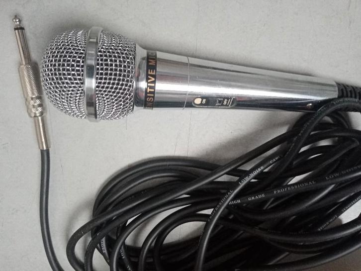 Microphone dinamique neuf avec câble 5m, Muziek en Instrumenten, Microfoons, Nieuw, Zangmicrofoon, Ophalen of Verzenden