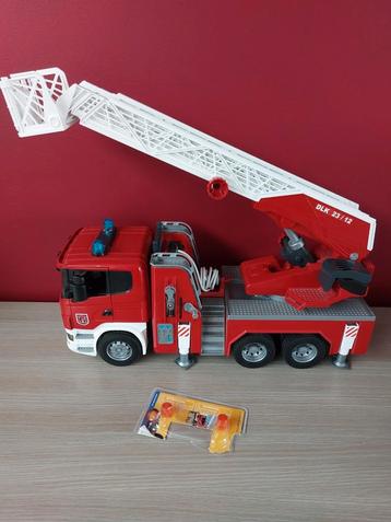 Brandweerwagen Scania met licht en geluid.  beschikbaar voor biedingen