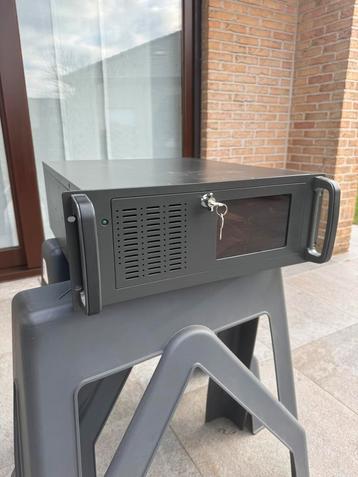 Gaming PC server kast beschikbaar voor biedingen