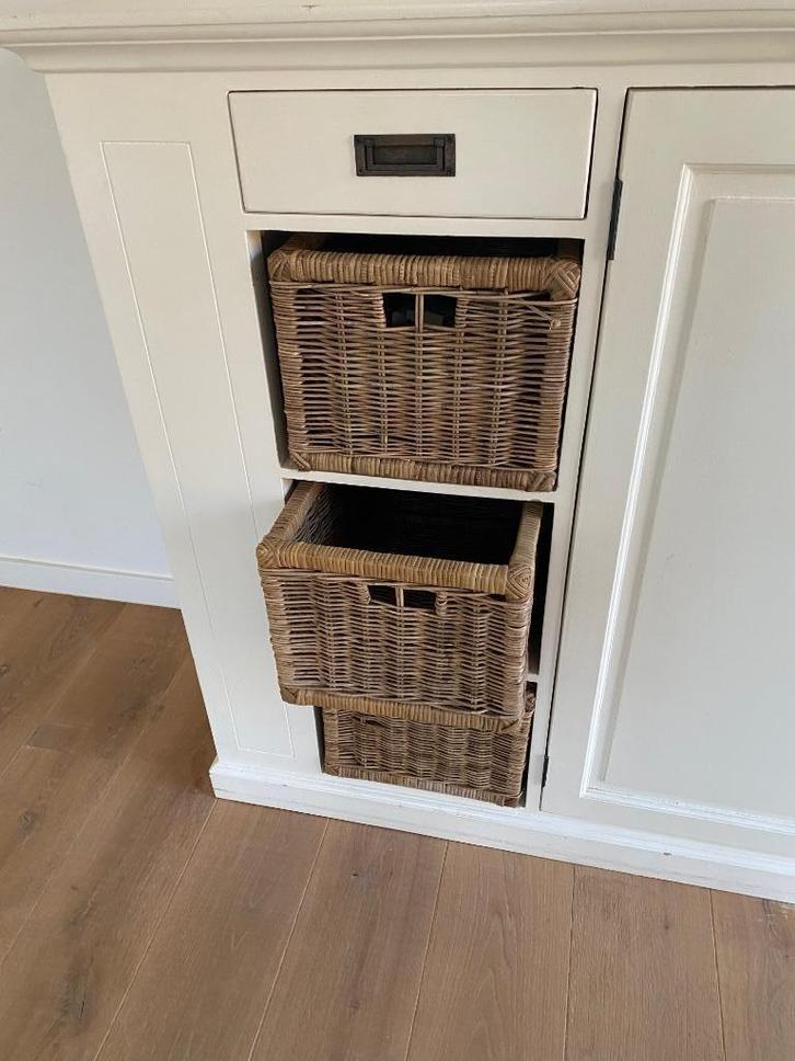 Dressoir/tv-kast, Huis en Inrichting, Kasten | Dressoirs, Zo goed als nieuw, 200 cm of meer, 25 tot 50 cm, Met deur(en), Overige houtsoorten