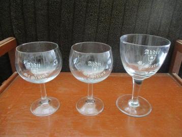 Lot van 3 stuks  GLAZEN  ABDIJ  ST . SIXTUS  beschikbaar voor biedingen