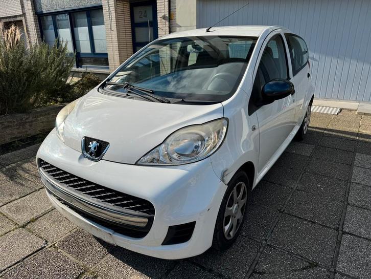 Peugeot 107/1.0 benzine/127000km, Auto's, Peugeot, Particulier, Benzine, Euro 5, Stadsauto, 5 deurs, Handgeschakeld, Wit, Grijs