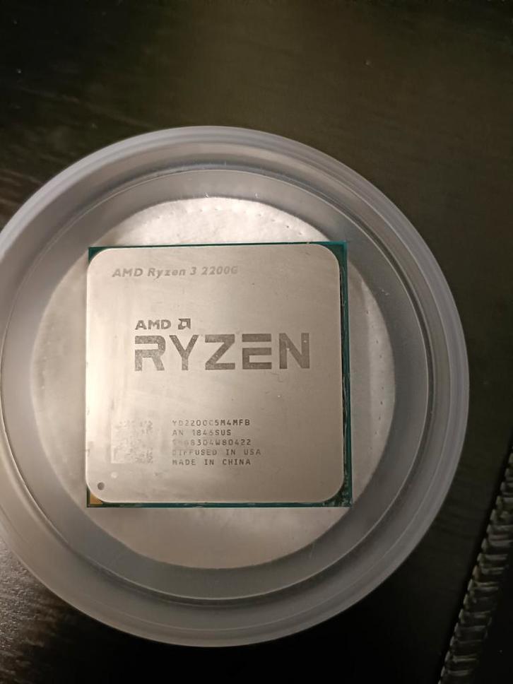 AMD Ryzen 3 2200G, Computers en Software, Processors, Zo goed als nieuw, 4-core, 3 tot 4 Ghz, Ophalen of Verzenden
